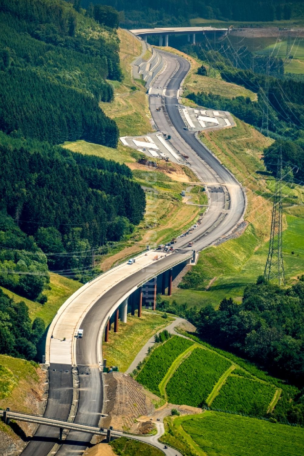 Luftbild Bestwig - Baustelle am Autobahn- Brückenbauwerk der BAB A46 in Bestwig im Bundesland Nordrhein-Westfalen, Deutschland