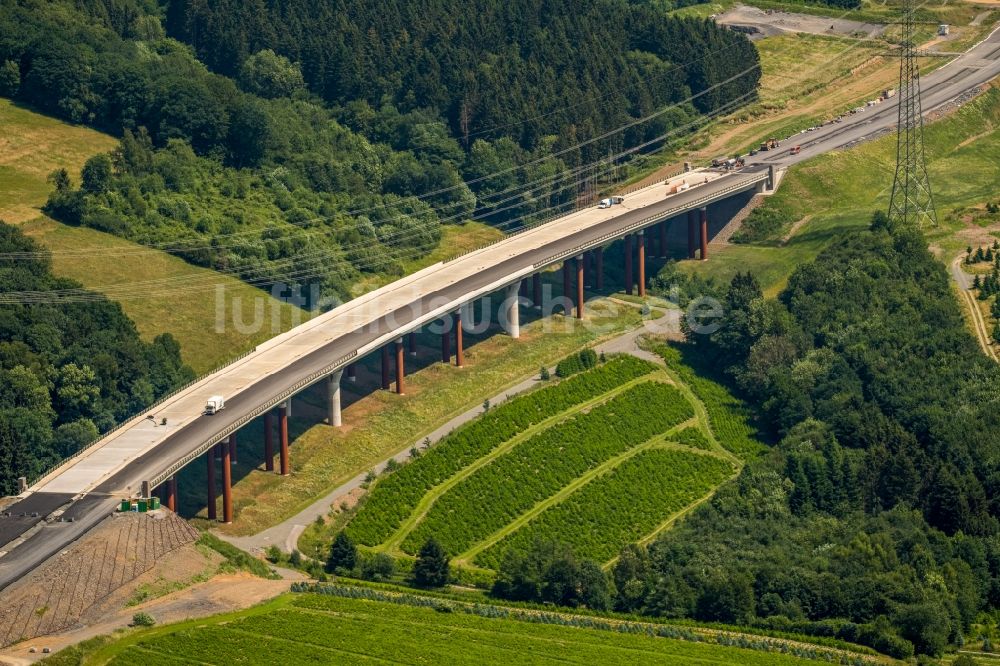 Luftbild Bestwig - Baustelle am Autobahn- Brückenbauwerk der BAB A46 in Bestwig im Bundesland Nordrhein-Westfalen, Deutschland