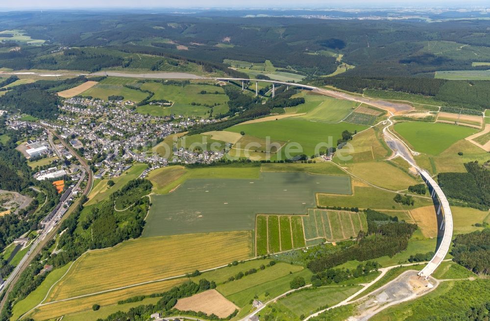 Bestwig von oben - Baustelle am Autobahn- Brückenbauwerk der BAB A46 in Bestwig im Bundesland Nordrhein-Westfalen, Deutschland