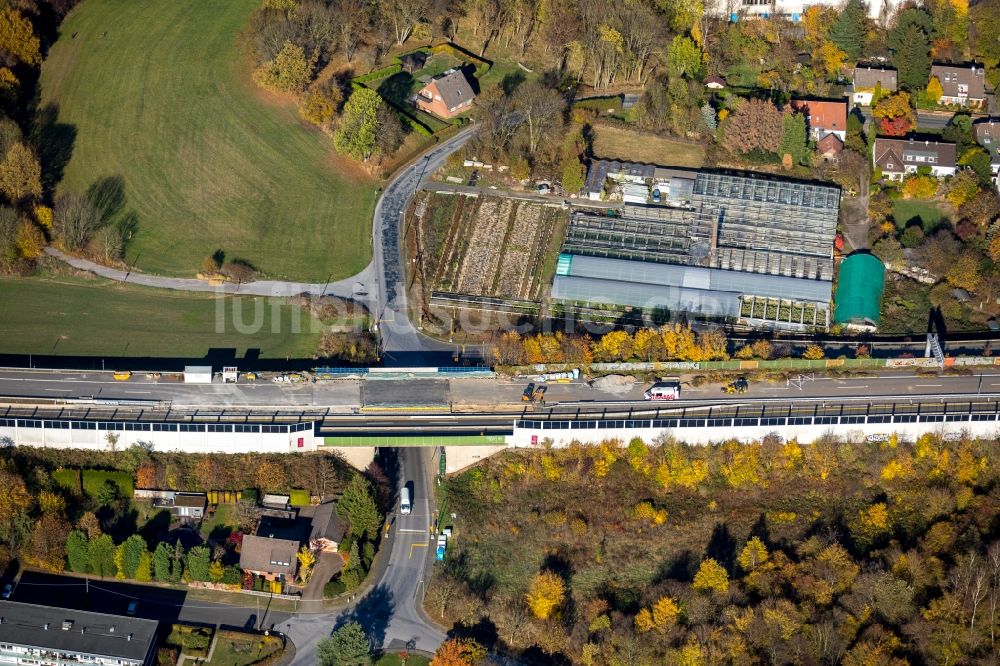 Duisburg von oben - Baustelle am Autobahn- Brückenbauwerk der BAB A524 in Duisburg im Bundesland Nordrhein-Westfalen, Deutschland