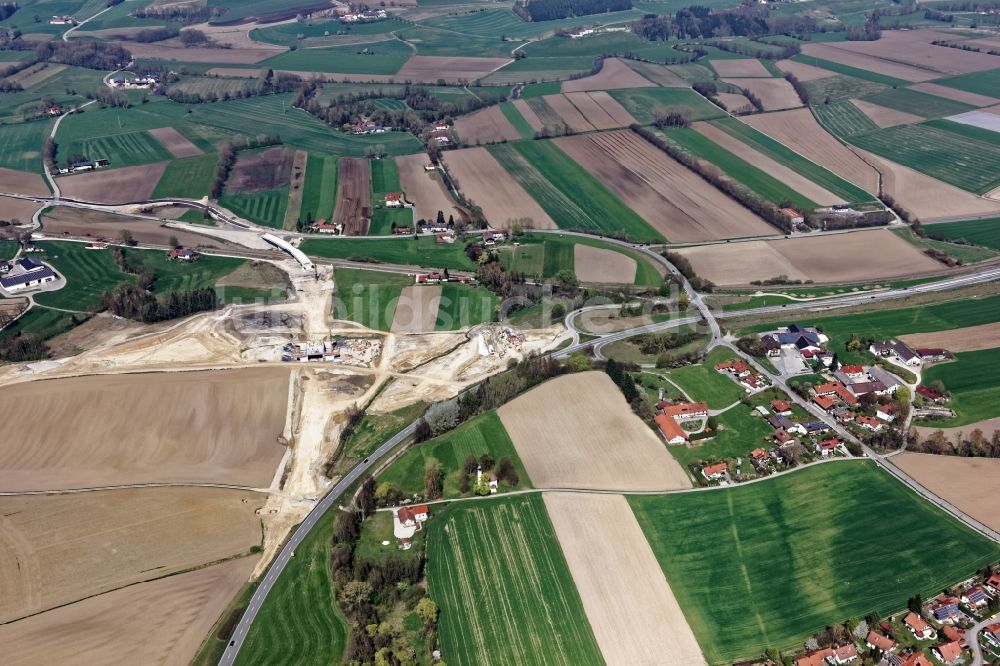 Heldenstein aus der Vogelperspektive: Baustelle am Autobahn- Brückenbauwerk der BAB A49 an der Isentaltrasse in Heldenstein im Bundesland Bayern