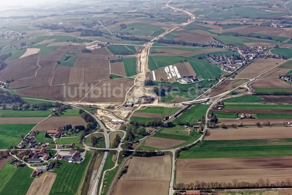 Luftaufnahme Heldenstein - Baustelle am Autobahn- Brückenbauwerk der BAB A49 an der Isentaltrasse in Heldenstein im Bundesland Bayern