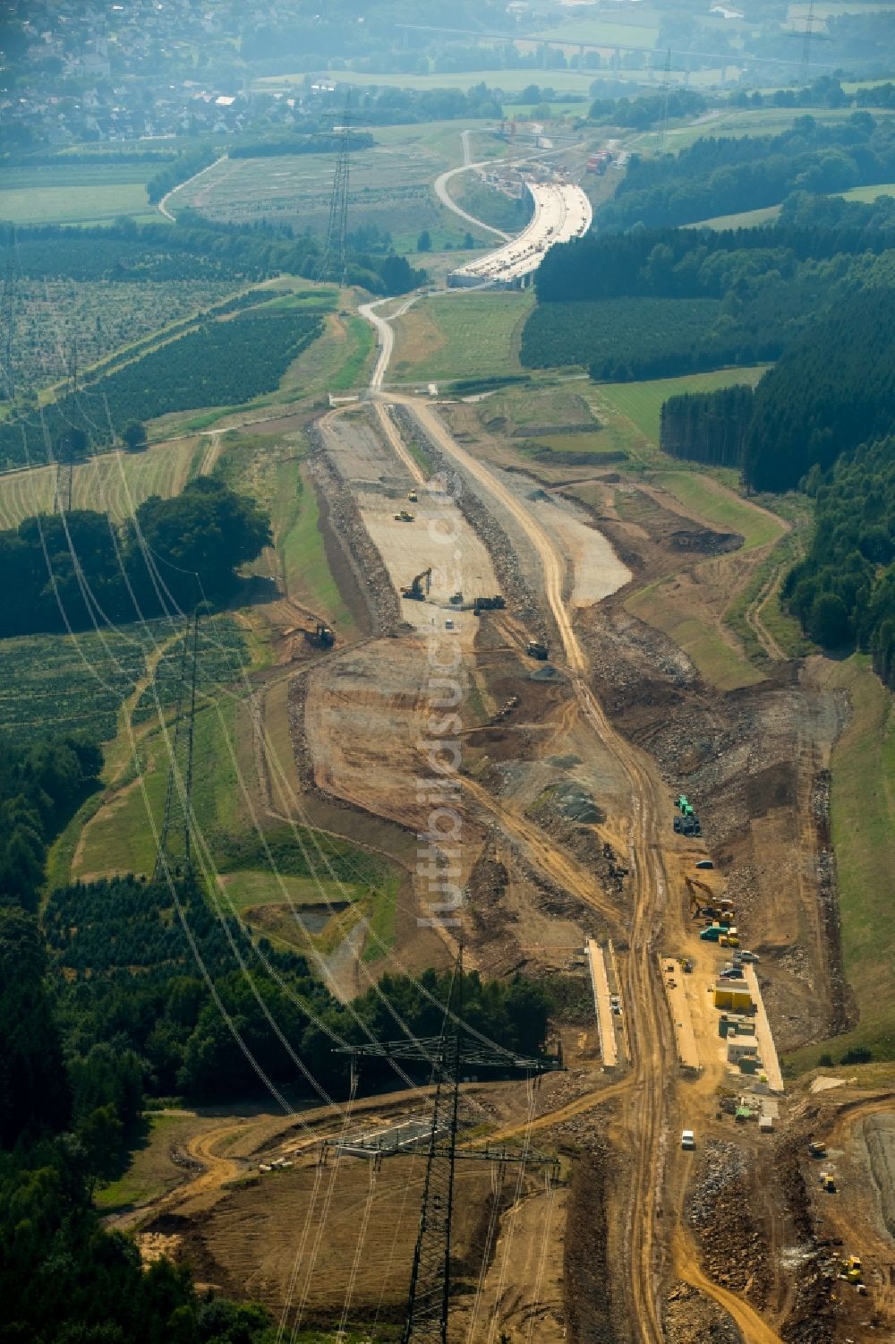 Meschede von oben - Baustelle am Autobahn- Brückenbauwerk der BAB A46 in Meschede im Bundesland Nordrhein-Westfalen