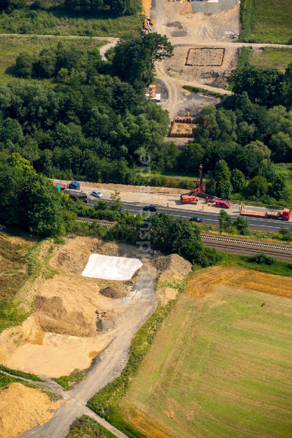 Meschede aus der Vogelperspektive: Baustelle am Autobahn- Brückenbauwerk der BAB A46 in Meschede im Bundesland Nordrhein-Westfalen