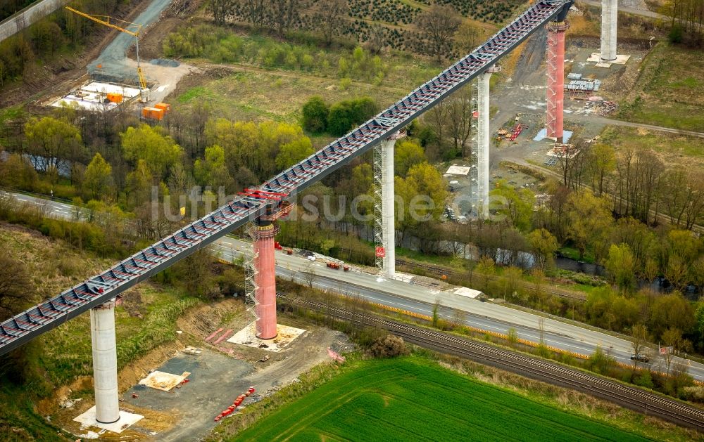 Luftaufnahme Bestwig - Baustelle am Autobahn- Brückenbauwerk der BAB AA 46 - B480n Neue Ruhrtalbrücke Bermecke in Bestwig im Bundesland Nordrhein-Westfalen