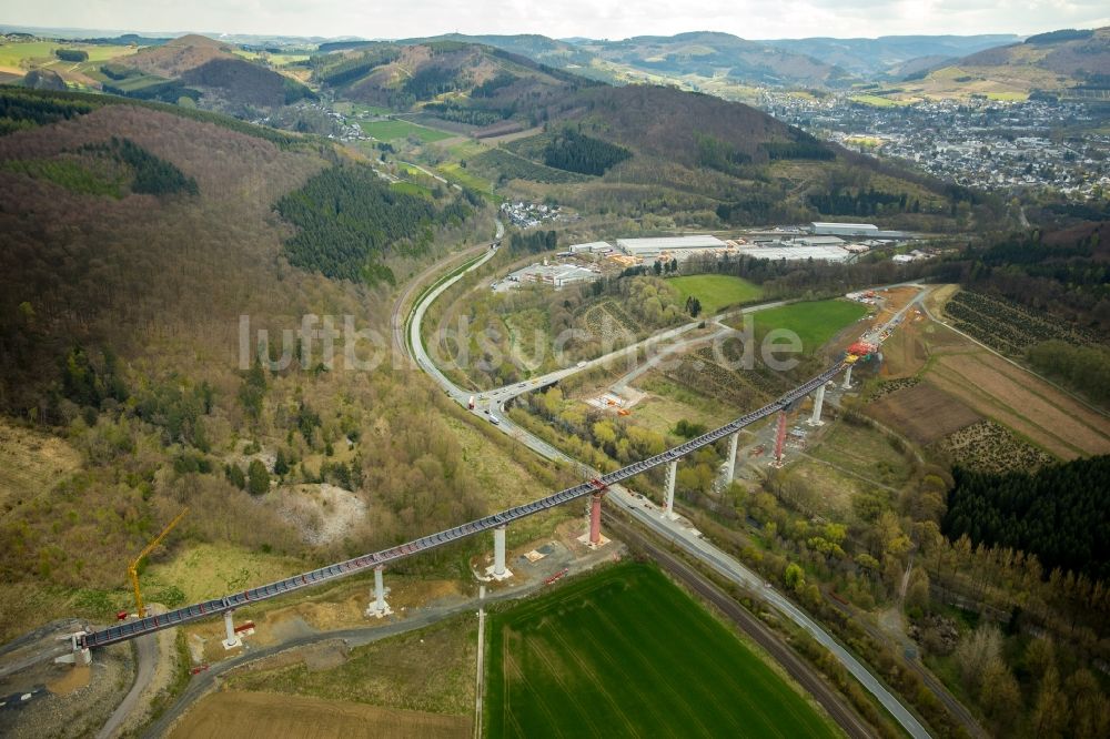 Bestwig von oben - Baustelle am Autobahn- Brückenbauwerk der BAB AA 46 - B480n Neue Ruhrtalbrücke Bermecke in Bestwig im Bundesland Nordrhein-Westfalen