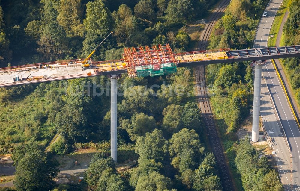 Luftaufnahme Bestwig - Baustelle am Autobahn- Brückenbauwerk der BAB AA 46 - B480n Neue Ruhrtalbrücke Bermecke in Bestwig im Bundesland Nordrhein-Westfalen