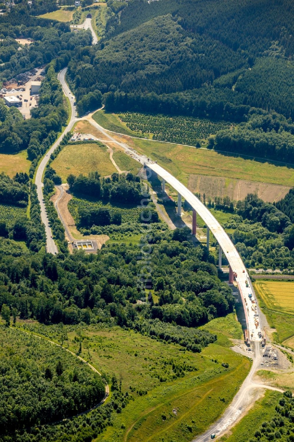 Bestwig aus der Vogelperspektive: Baustelle am Autobahn- Brückenbauwerk der BAB AA 46 - B480n Neue Ruhrtalbrücke Bermecke in Bestwig im Bundesland Nordrhein-Westfalen