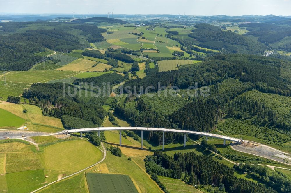 Bestwig von oben - Baustelle am Autobahn- Brückenbauwerk der BAB AA 46 - B480n Neue Ruhrtalbrücke Bermecke in Bestwig im Bundesland Nordrhein-Westfalen