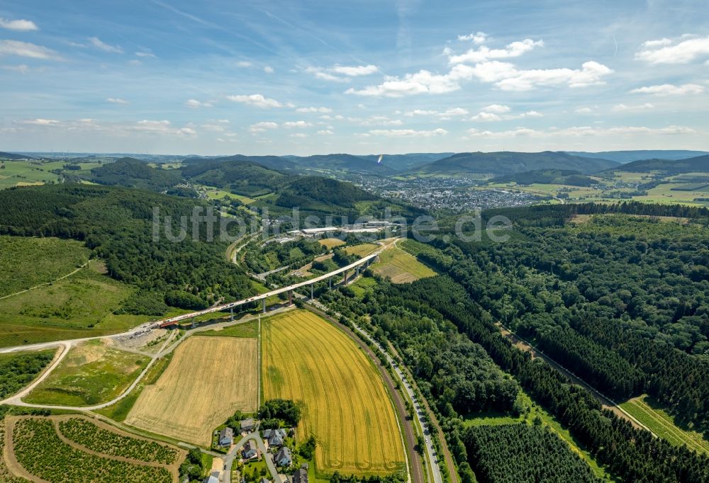 Bestwig aus der Vogelperspektive: Baustelle am Autobahn- Brückenbauwerk der BAB AA 46 - B480n Neue Ruhrtalbrücke Bermecke in Bestwig im Bundesland Nordrhein-Westfalen