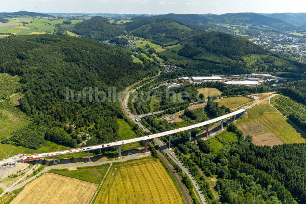 Luftaufnahme Bestwig - Baustelle am Autobahn- Brückenbauwerk der BAB AA 46 - B480n Neue Ruhrtalbrücke Bermecke in Bestwig im Bundesland Nordrhein-Westfalen