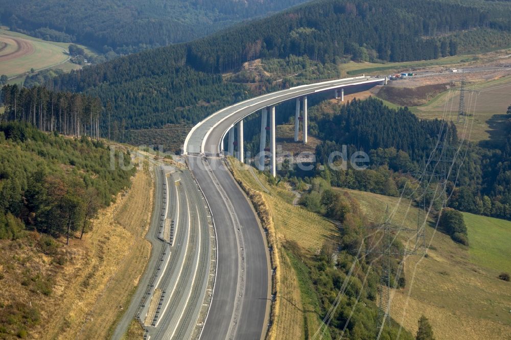 Luftbild Bestwig - Baustelle am Autobahn- Brückenbauwerk der BAB A 46 - B480n Neue Ruhrtalbrücke Bermecke in Bestwig im Bundesland Nordrhein-Westfalen