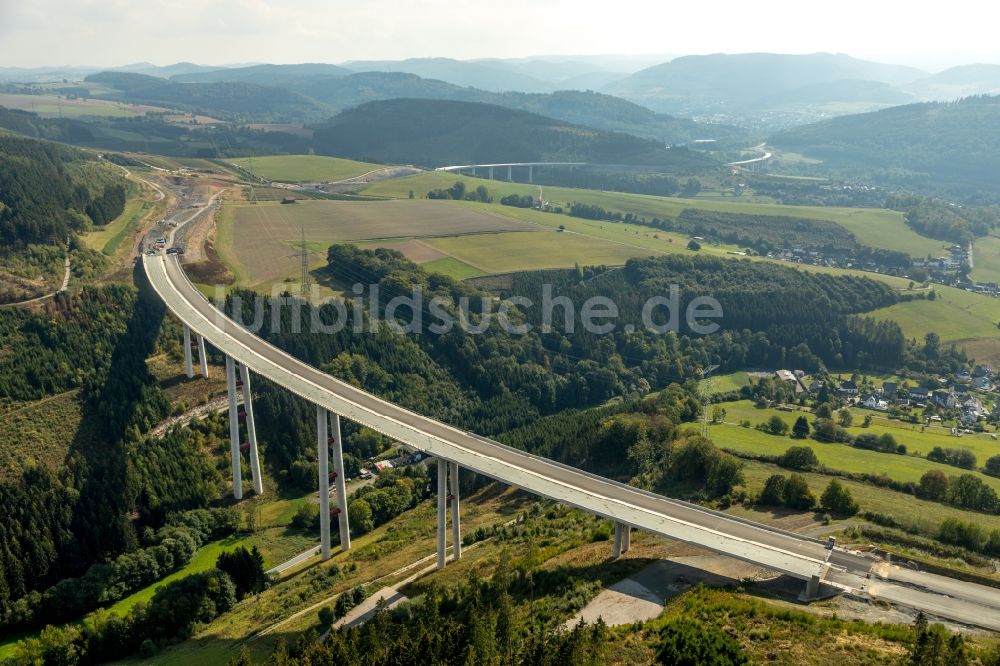 Bestwig aus der Vogelperspektive: Baustelle am Autobahn- Brückenbauwerk der BAB A 46 - B480n Neue Ruhrtalbrücke Bermecke in Bestwig im Bundesland Nordrhein-Westfalen