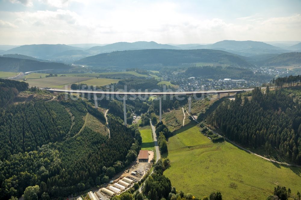 Luftaufnahme Bestwig - Baustelle am Autobahn- Brückenbauwerk der BAB A 46 - B480n Neue Ruhrtalbrücke Bermecke in Bestwig im Bundesland Nordrhein-Westfalen