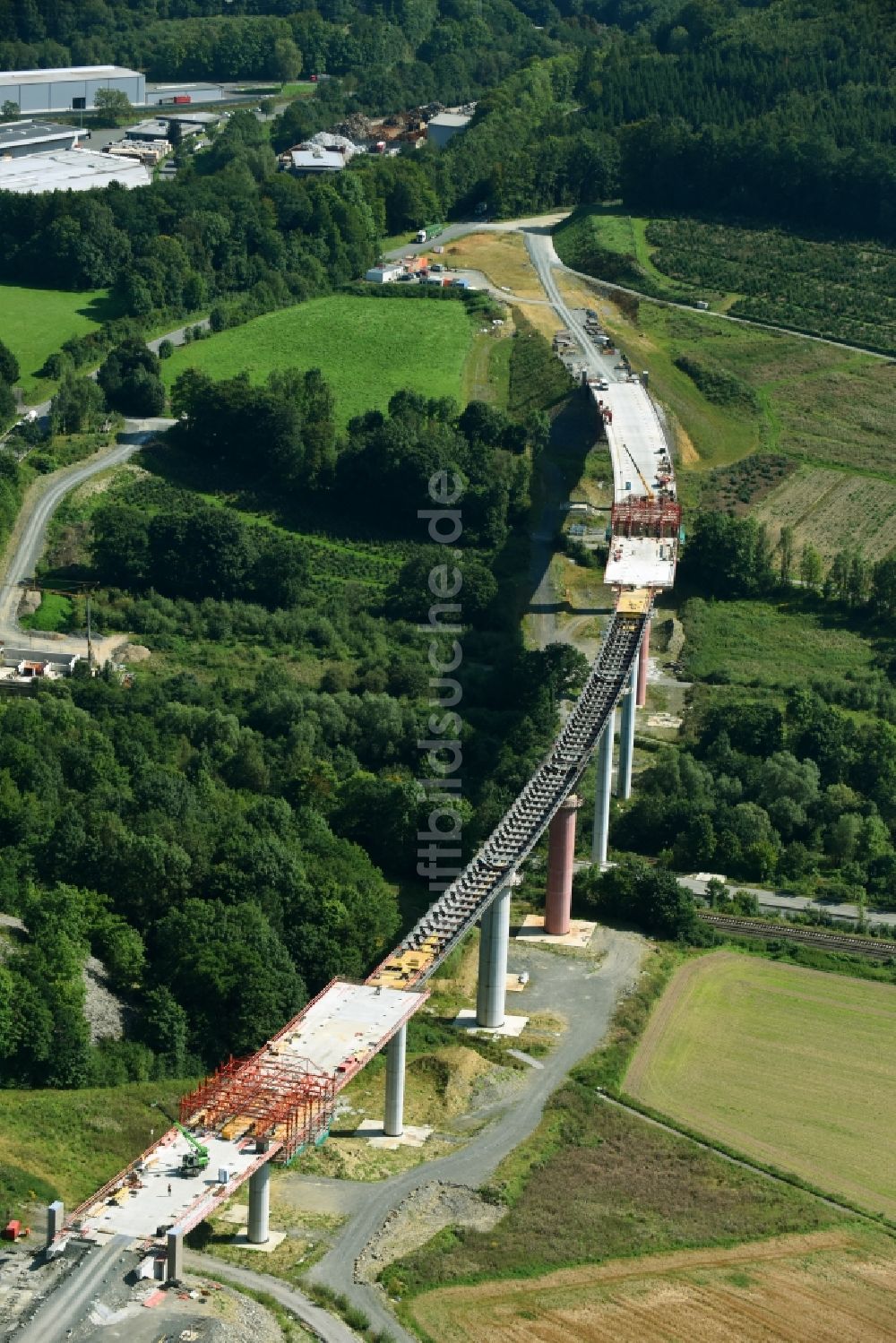 Olsberg aus der Vogelperspektive: Baustelle am Autobahn- Brückenbauwerk der BAB A46n im Ortsteil Bigge in Olsberg im Bundesland Nordrhein-Westfalen, Deutschland