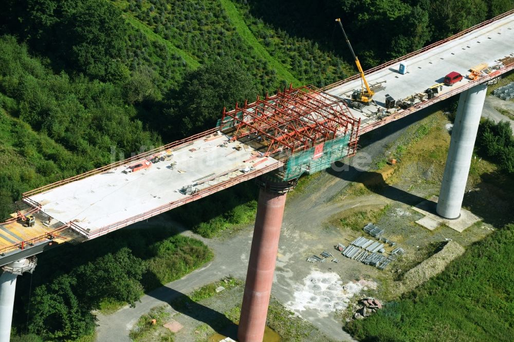 Olsberg von oben - Baustelle am Autobahn- Brückenbauwerk der BAB A46n im Ortsteil Bigge in Olsberg im Bundesland Nordrhein-Westfalen, Deutschland