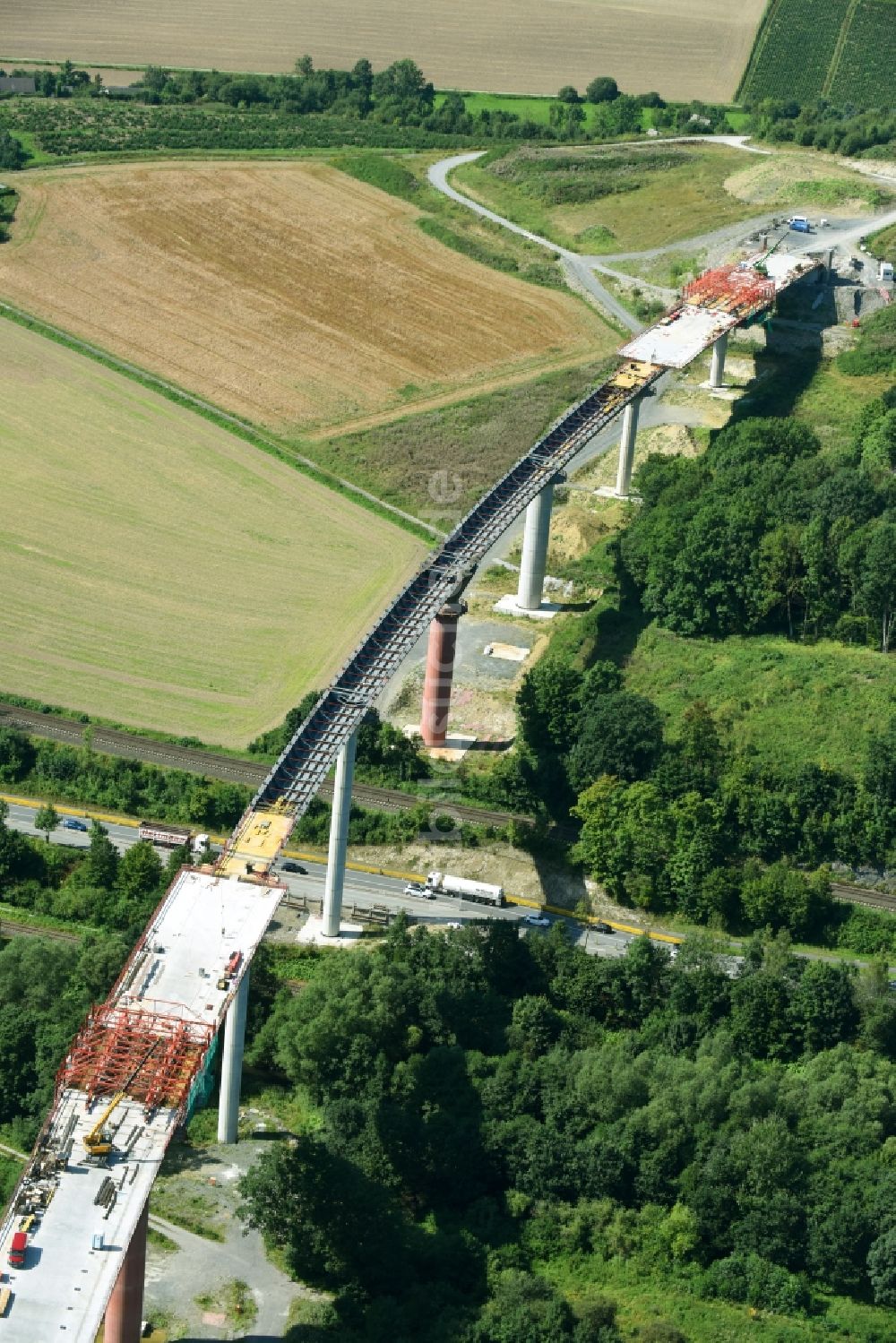 Luftaufnahme Olsberg - Baustelle am Autobahn- Brückenbauwerk der BAB A46n im Ortsteil Bigge in Olsberg im Bundesland Nordrhein-Westfalen, Deutschland