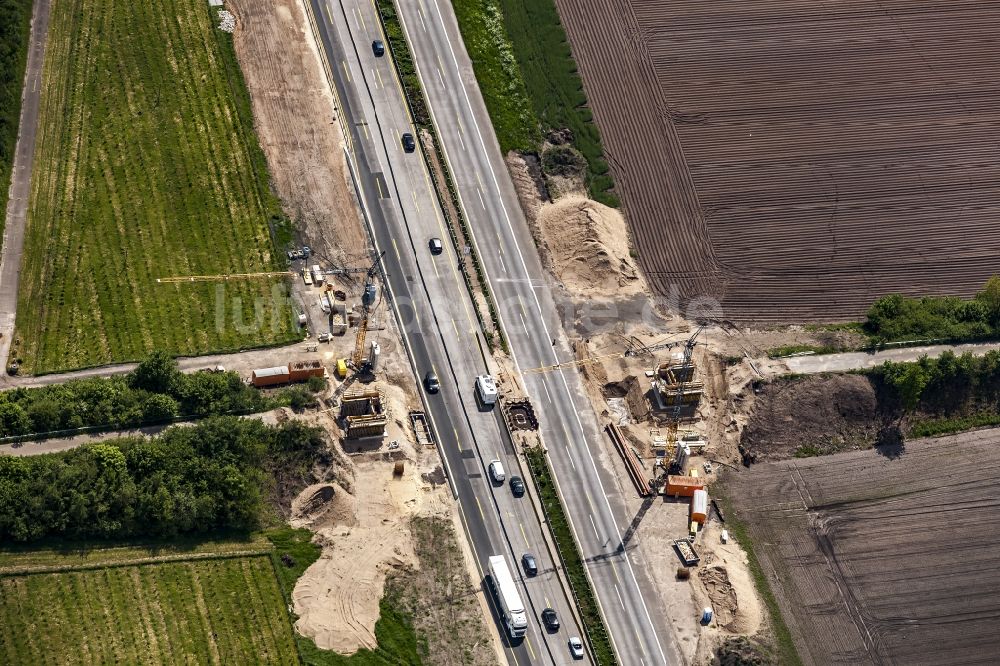 Padenstedt von oben - Baustelle am Autobahn- Brückenbauwerk der BAB A7 in Padenstedt im Bundesland Schleswig-Holstein, Deutschland