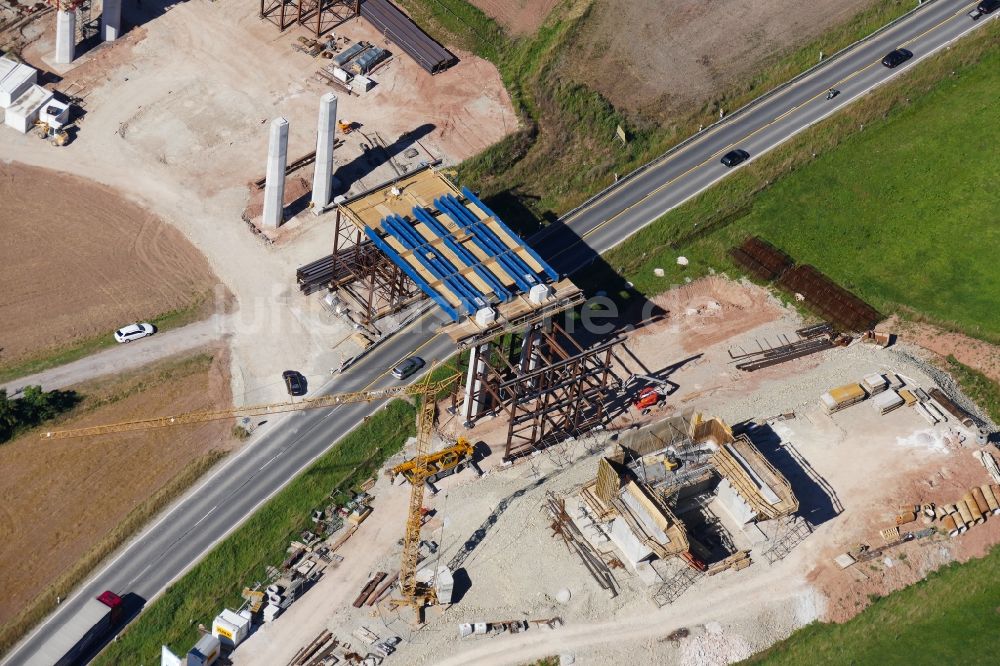 Wehretal aus der Vogelperspektive: Baustelle am Autobahn- Brückenbauwerk der BAB A44 in Wehretal im Bundesland Hessen