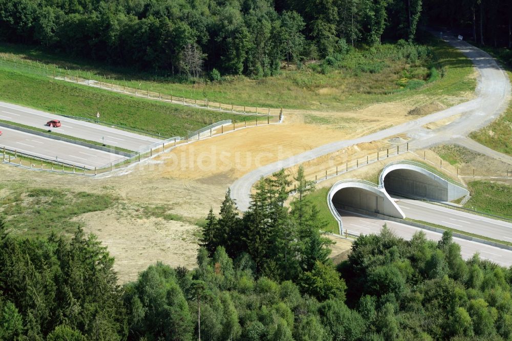 Gersthofen aus der Vogelperspektive: Baustelle an einer Autobahn- Unterführung der BAB A8 in Gersthofen im Bundesland Bayern