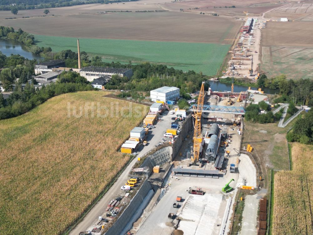 Salzmünde von oben - Baustelle der Autobahnquerung Saalebrücke der BAB A 143 über die Saale in Salzmünde im Bundesland Sachsen-Anhalt, Deutschland