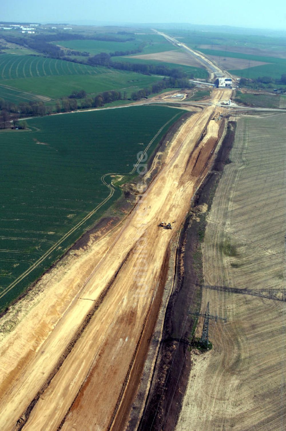 Bauernfeld aus der Vogelperspektive: Baustelle A4 Autobahnverlauf südlich von Bauernfeld