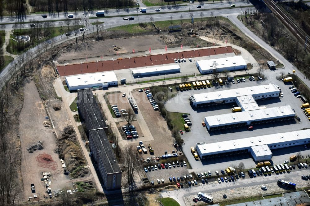 Berlin aus der Vogelperspektive: Baustelle am Autohandels- Gebäude des Autohauses Autoland Niederlassung Berlin Alt-Friedrichsfelde im Ortsteil Bezirk Marzahn-Hellersdorf in Berlin