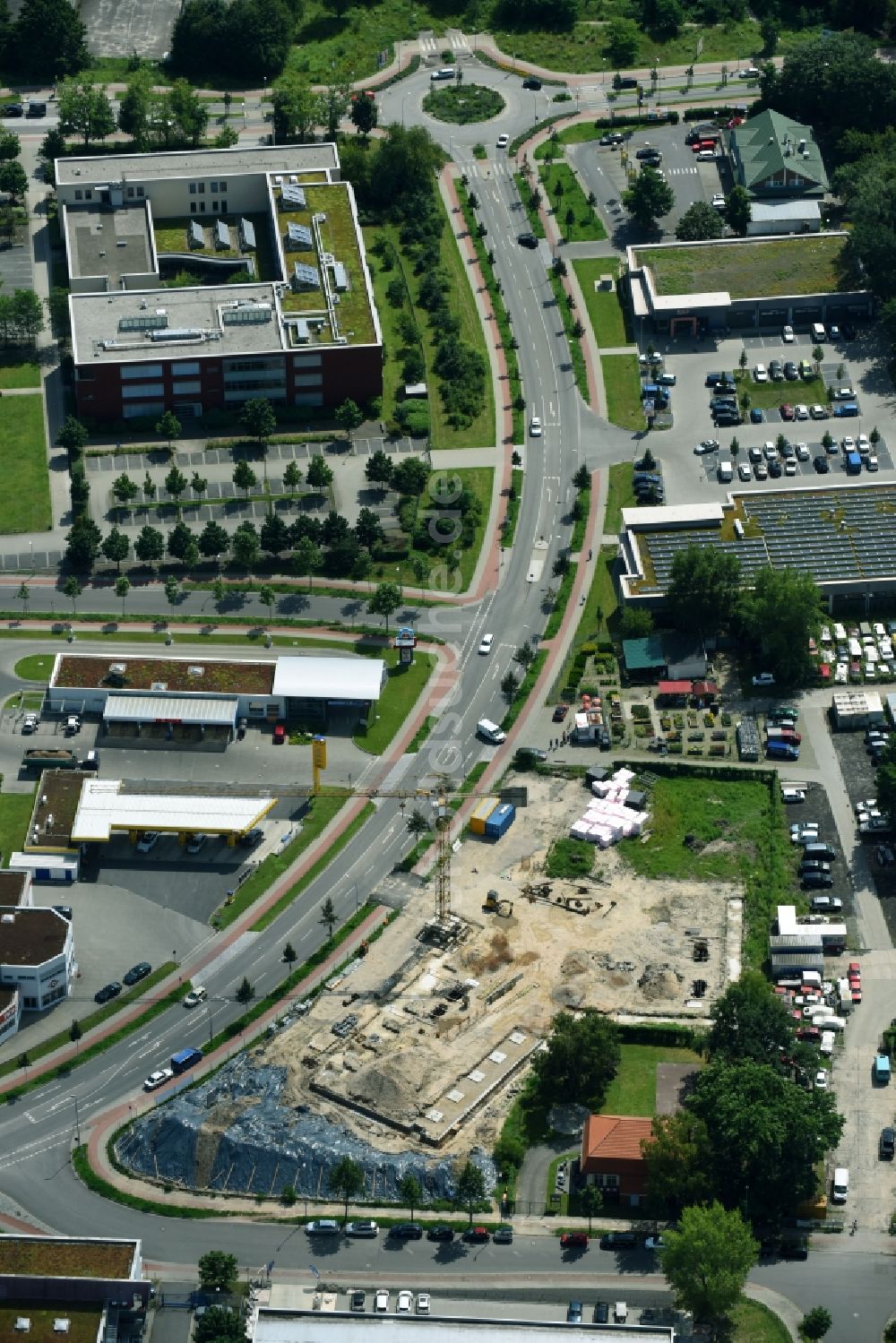 Teltow aus der Vogelperspektive: Baustelle am Autohandels- Gebäude des Autohauses Oderstraße - Saganer Straße in Teltow im Bundesland Brandenburg, Deutschland