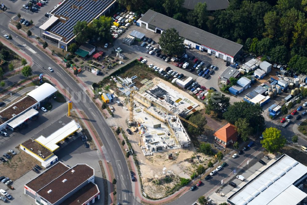 Teltow von oben - Baustelle am Autohandels- Gebäude des Autohauses Oderstraße - Saganer Straße in Teltow im Bundesland Brandenburg, Deutschland