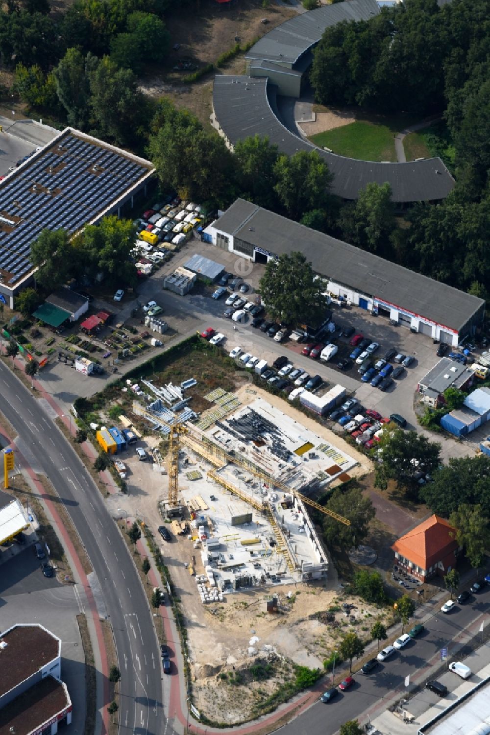 Teltow aus der Vogelperspektive: Baustelle am Autohandels- Gebäude des Autohauses Oderstraße - Saganer Straße in Teltow im Bundesland Brandenburg, Deutschland