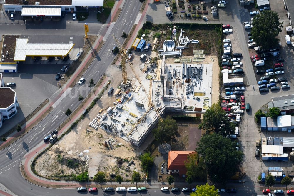 Teltow von oben - Baustelle am Autohandels- Gebäude des Autohauses Oderstraße - Saganer Straße in Teltow im Bundesland Brandenburg, Deutschland