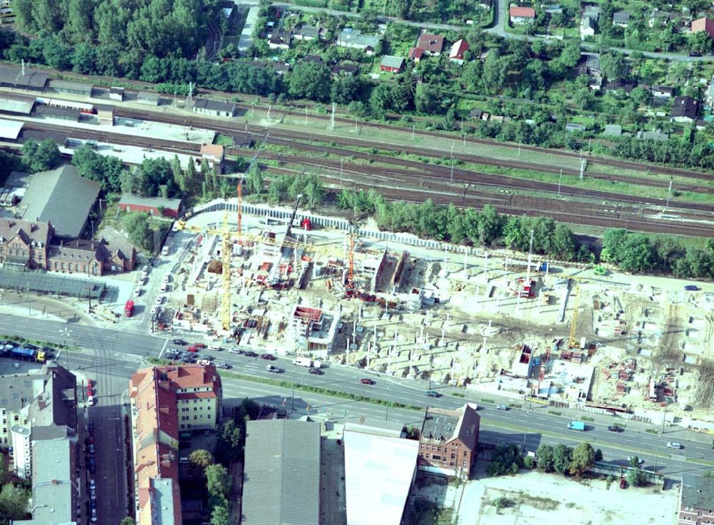 Luftaufnahme Berlin - Schöneweide - Baustelle am Bahnhof Berlin - Schöneweide zur Errichtung eines KAUFLAND - Einkaufszentrums.