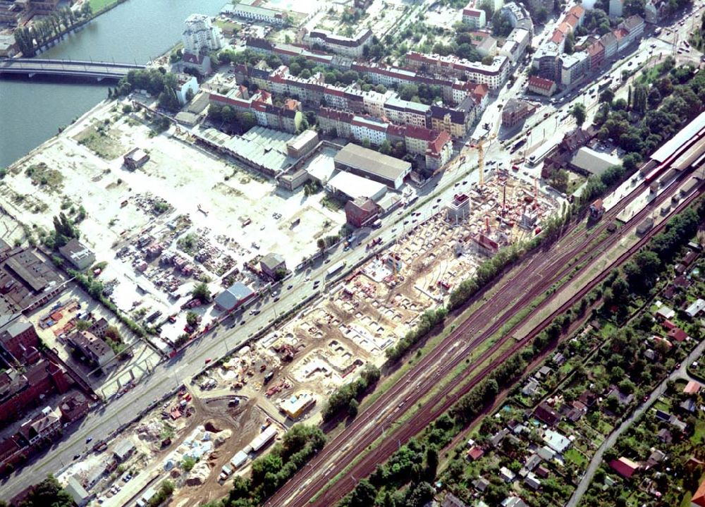 Berlin - Schöneweide aus der Vogelperspektive: Baustelle am Bahnhof Berlin - Schöneweide zur Errichtung eines KAUFLAND - Einkaufszentrums.