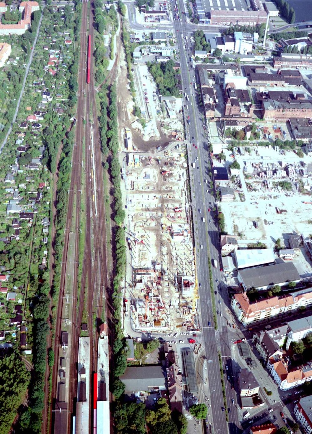 Luftaufnahme Berlin - Schöneweide - Baustelle am Bahnhof Berlin - Schöneweide zur Errichtung eines KAUFLAND - Einkaufszentrums.