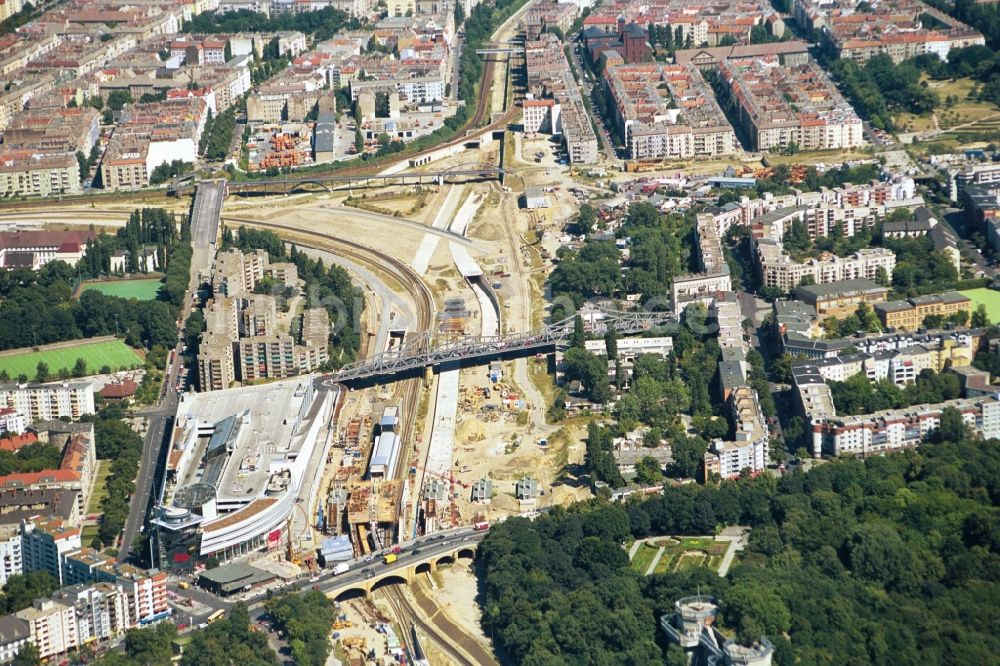 Berlin von oben - Baustelle Bahnhof Gesundbrunnen und Gesundbrunnen-Center Berlin-Wedding