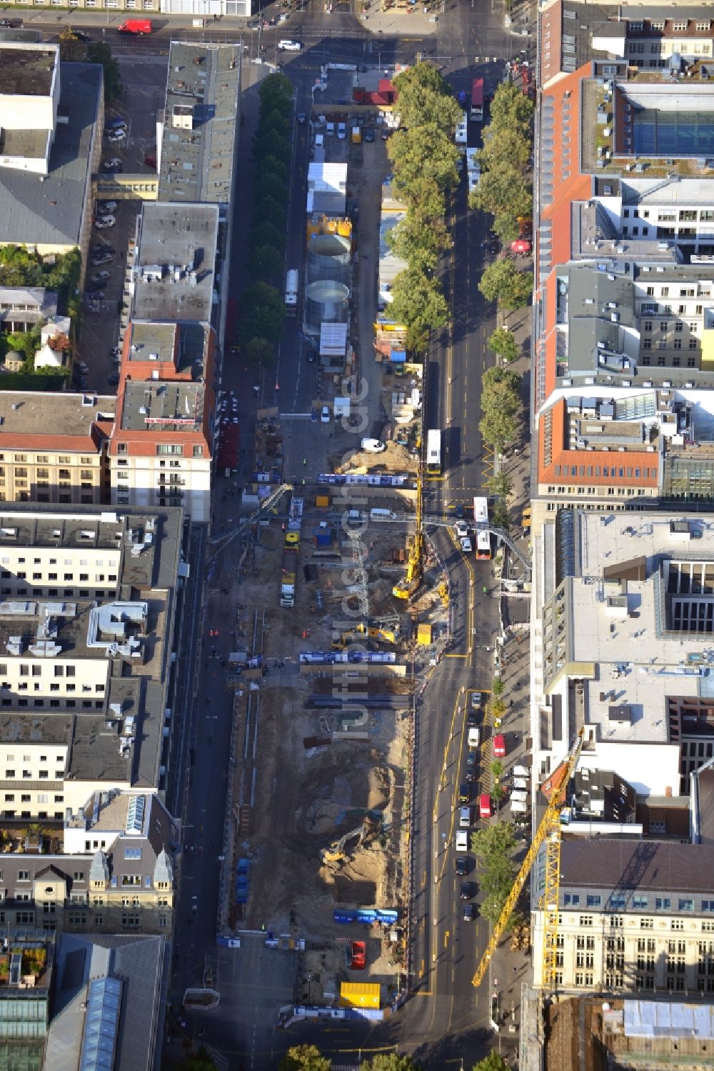 Luftbild Berlin - Baustelle der U- Bahnlinie U5 vom Alexanderplatz zum Brandenburger Tor in Berlin- Mitte