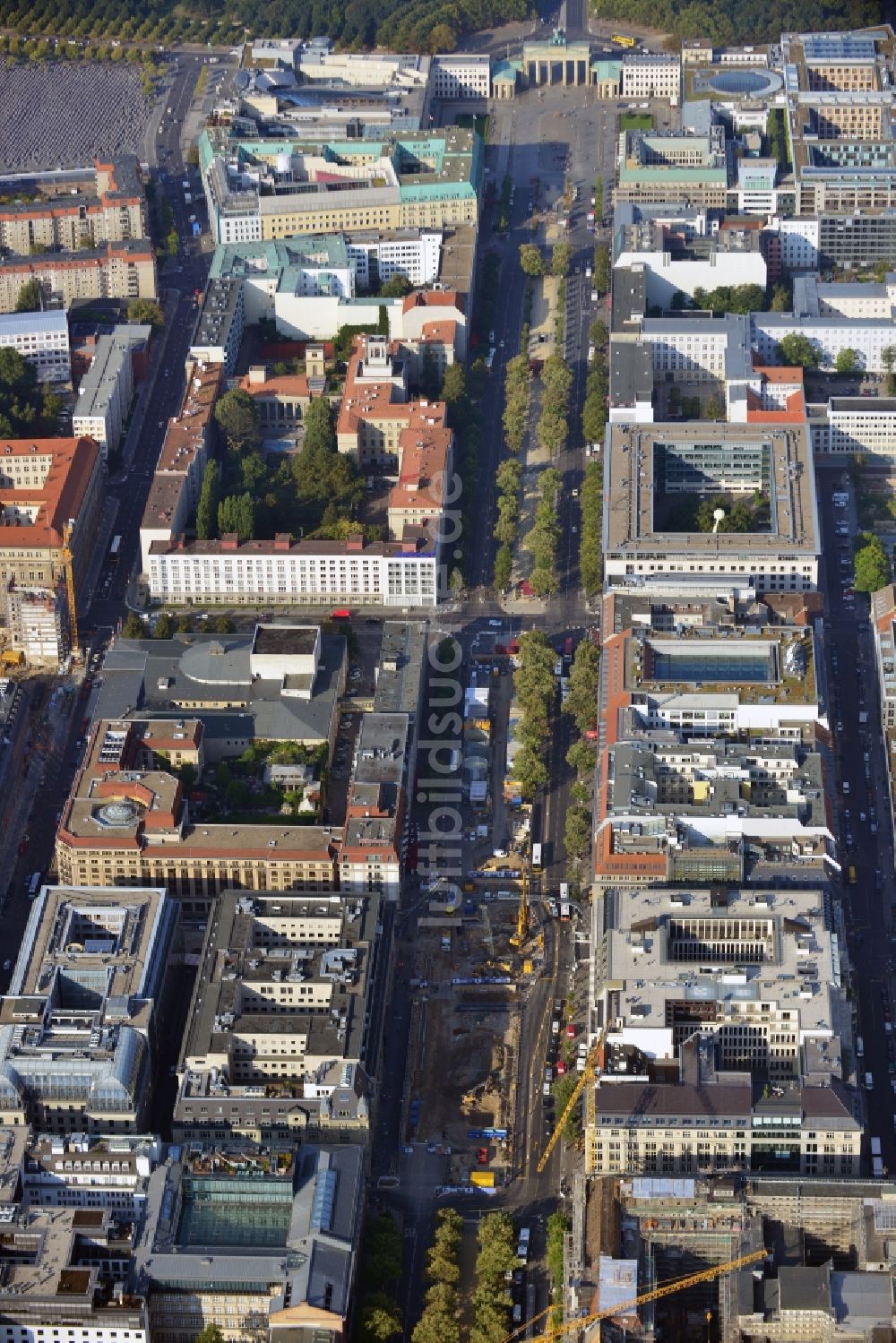 Luftaufnahme Berlin - Baustelle der U- Bahnlinie U5 vom Alexanderplatz zum Brandenburger Tor in Berlin- Mitte