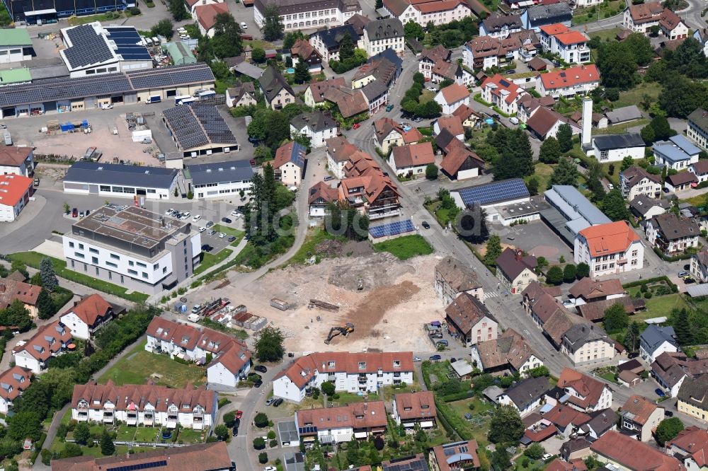 Schopfheim von oben - Baustelle und Bauplatz von zwei Mehrfamilienhäusern in der Hauptstraße in Schopfheim im Bundesland Baden-Württemberg, Deutschland