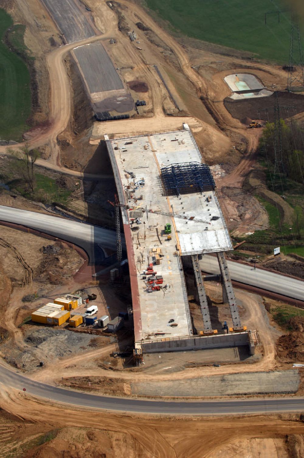 Großenlupnitz aus der Vogelperspektive: Baustelle Böbertalbrücke der A4 bei Großenlupnitz