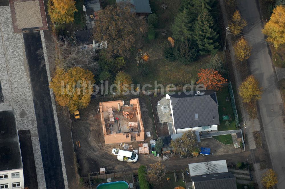 Berlin aus der Vogelperspektive: Baustelle an der Bergedorfer Straße in Berlin