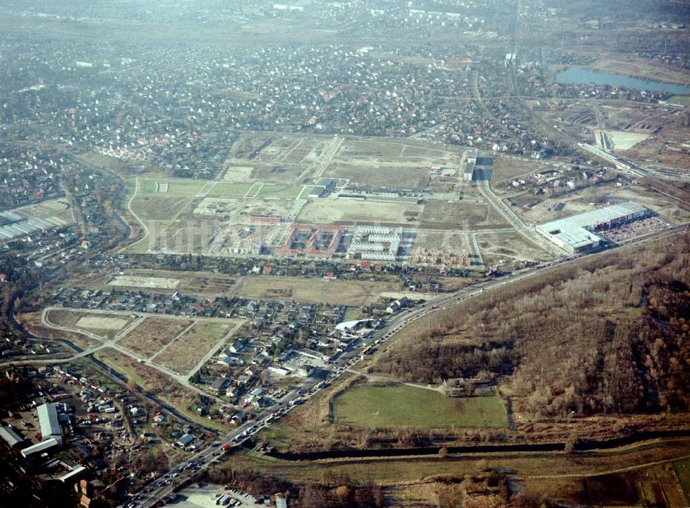 Berlin - Biesdorf von oben - Baustelle an der B1 in Berlin - Biesdorf zur Errichtung eines neuen Wohngebietes