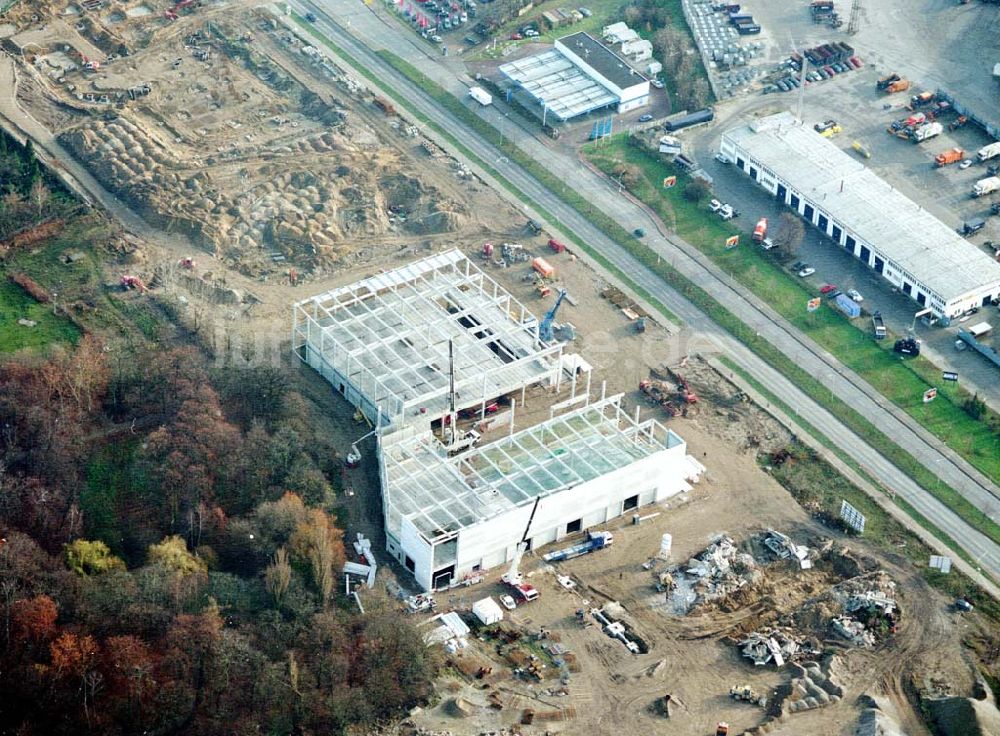 Berlin - Mahlsdorf von oben - Baustelle an der B1 in Berlin - Mahlsdorf zur Errichtung eines Baumarktes und versch. Gewerbeeinheiten.