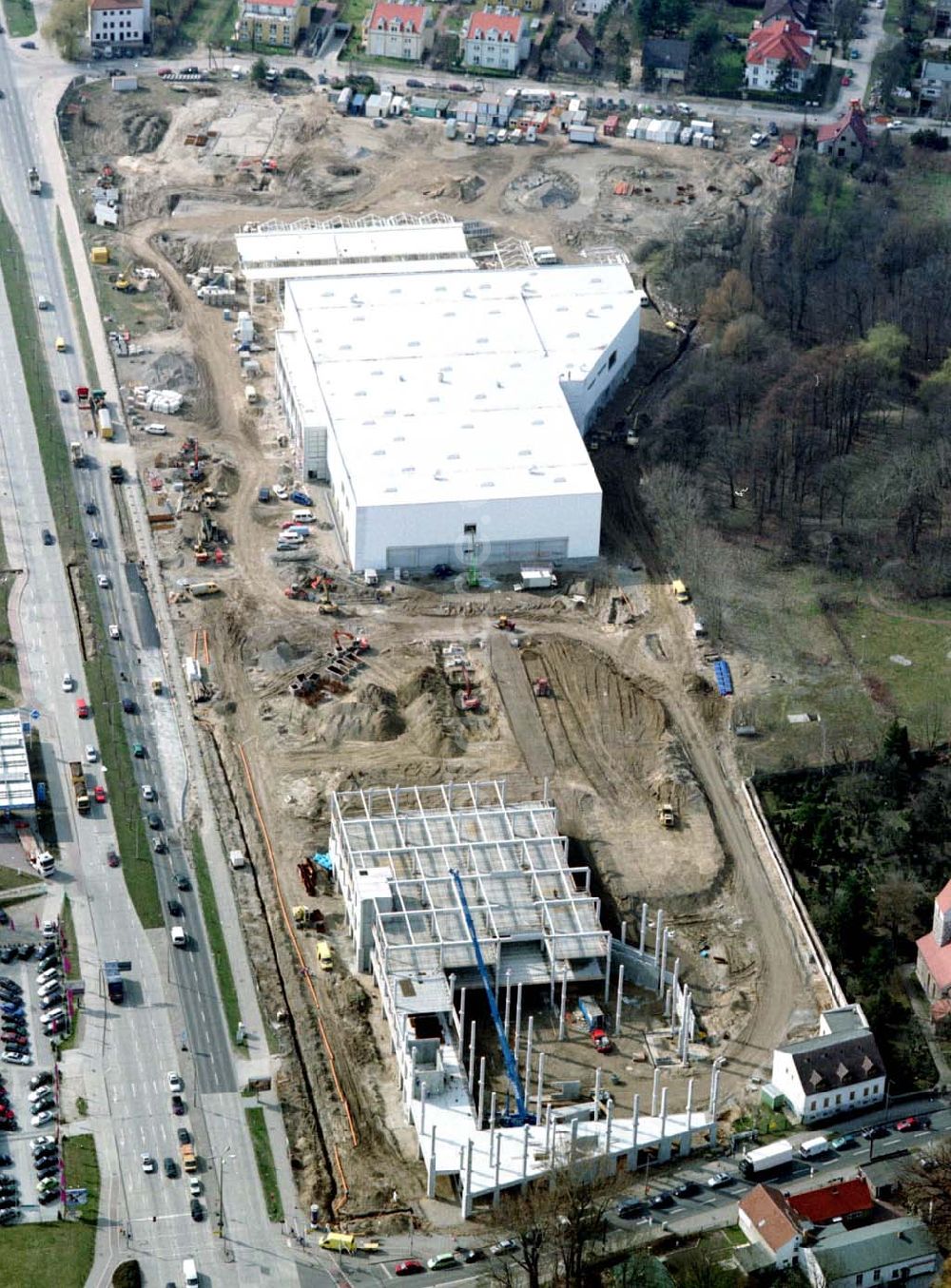 Luftbild Berlin - Mahlsdorf - Baustelle an der B1 in Berlin - Mahlsdorf zur Errichtung eines Baumarktes und versch. Gewerbeeinheiten.