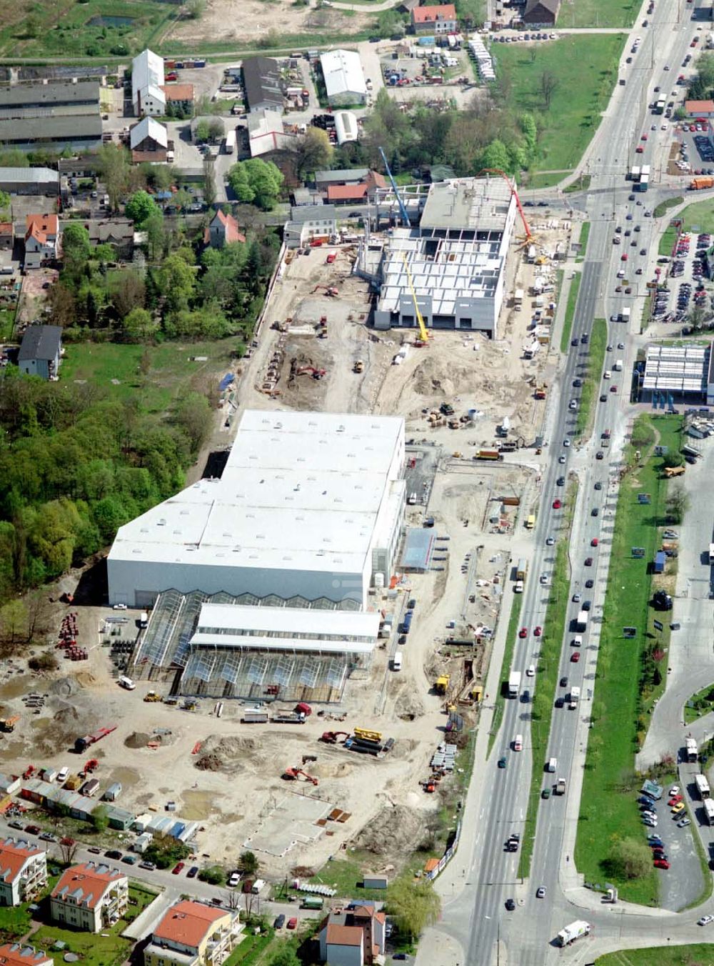 Berlin - Mahlsdorf von oben - Baustelle an der B1 in Berlin - Mahlsdorf zur Errichtung eines Baumarktes und versch. Gewerbeeinheiten.