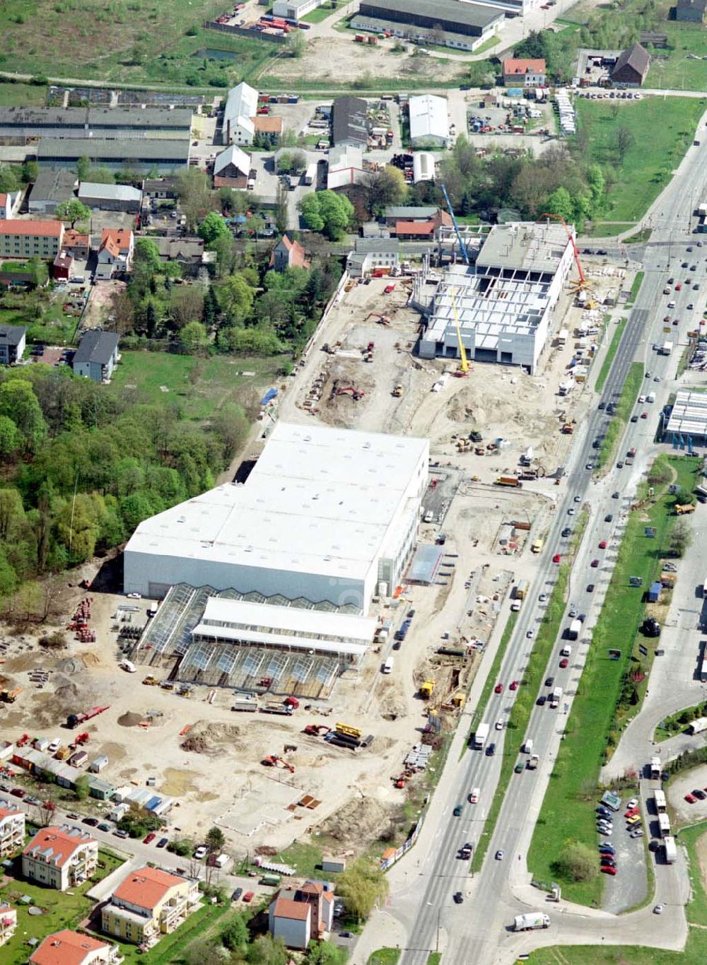 Luftbild Berlin - Mahlsdorf - Baustelle an der B1 in Berlin - Mahlsdorf zur Errichtung eines Baumarktes und versch. Gewerbeeinheiten.