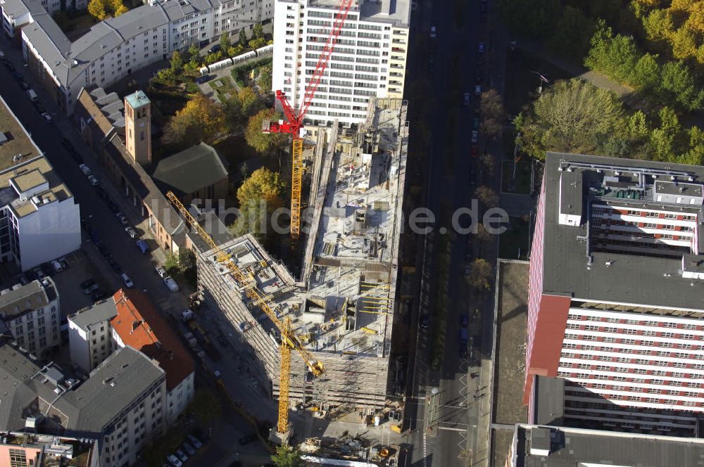 Berlin aus der Vogelperspektive: Baustelle Bernburger Straße Ecke Stresemannstraße