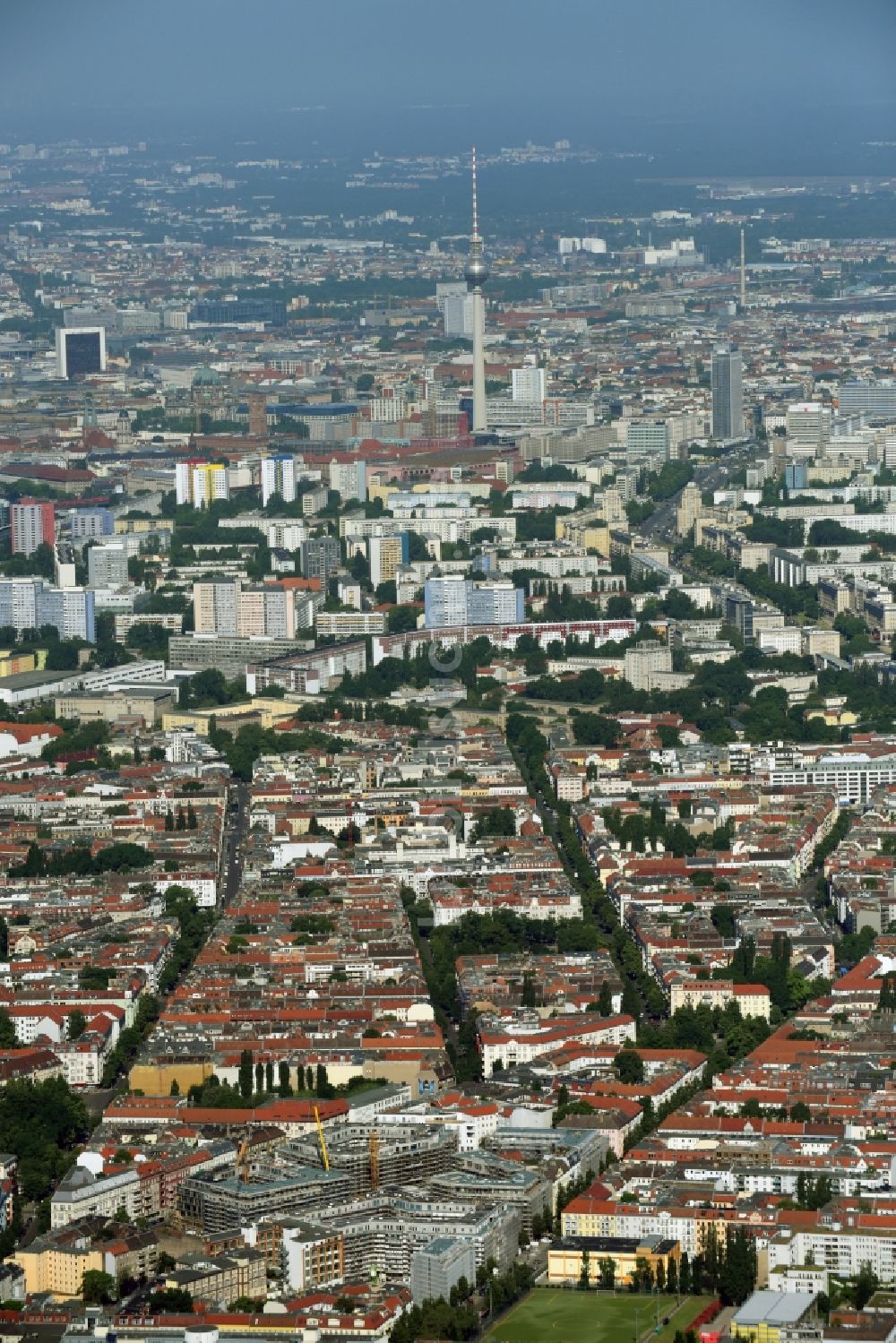 Berlin von oben - Baustelle Box Seven am Freudenberg- Areal im Wohngebiet an der Boxhagener Straße in Berlin Friedrichshain