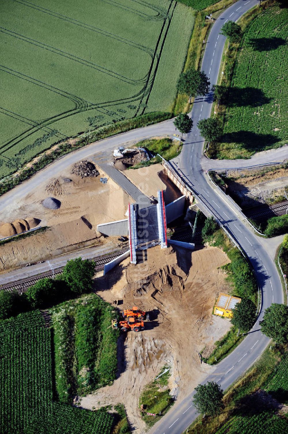 Söhlde aus der Vogelperspektive: Baustelle Brücke über die DB-Strecke bei Söhlde in Niedersachsen