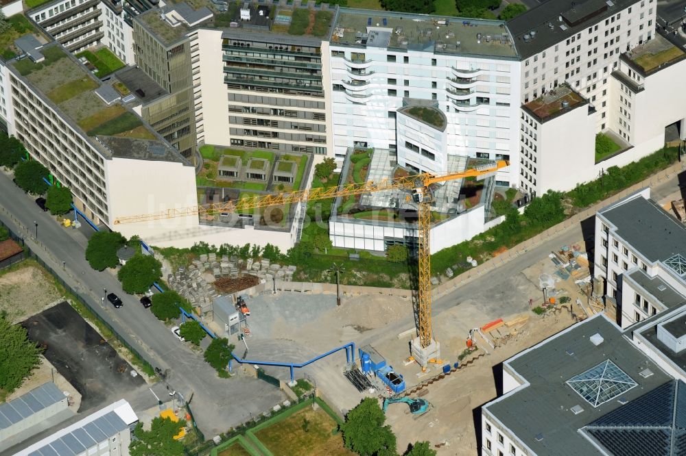 Luftbild Berlin - Baustelle im Büro- und Geschäftshaus- Ensemble in der Erna-Berger-Straße in Berlin, Deutschland