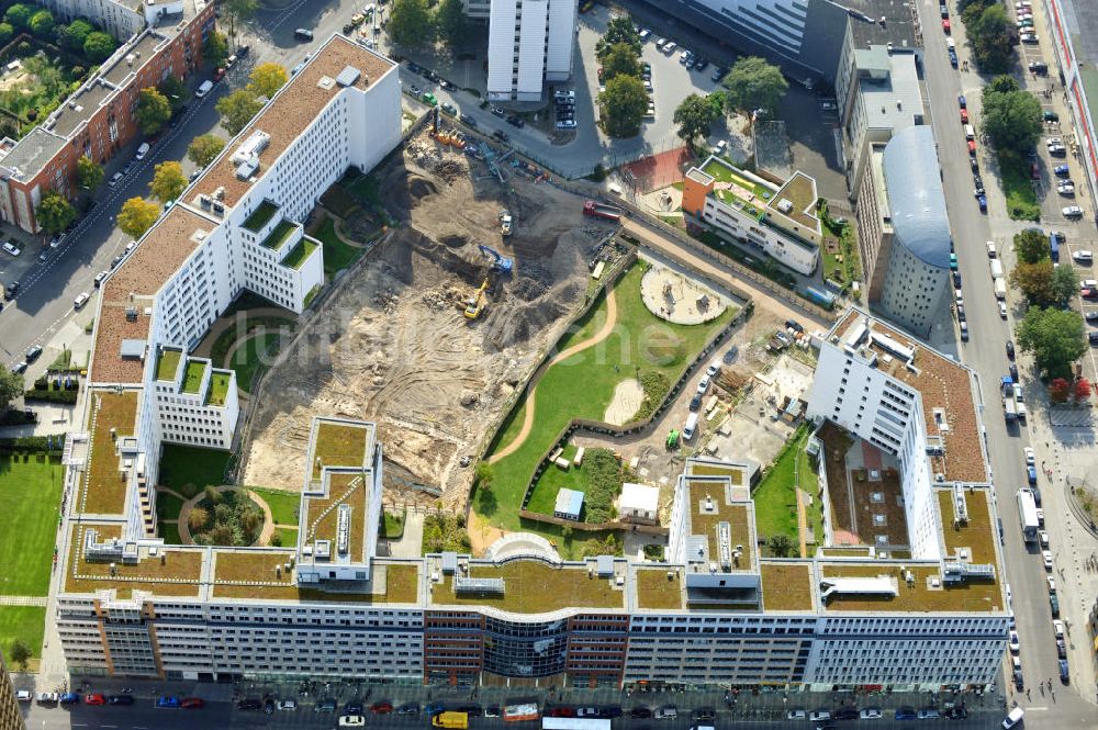 Berlin aus der Vogelperspektive: Baustelle Büro- und Geschäftshaus Am Markgrafenpark in Berlin-Kreuzberg